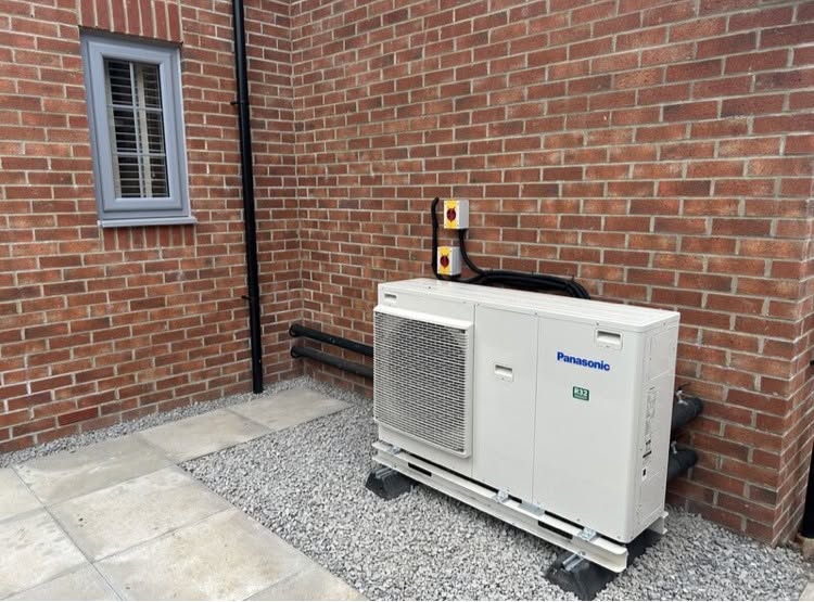 Air source heat pump installation by FLO Renewables